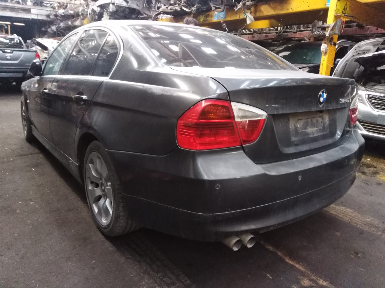 MUñON BMW 325 2006  USADO  EN DESARME
